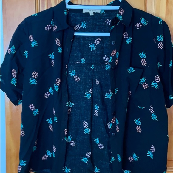 Cropped Pineapple Button Up Blouse - Picture 3 of 5